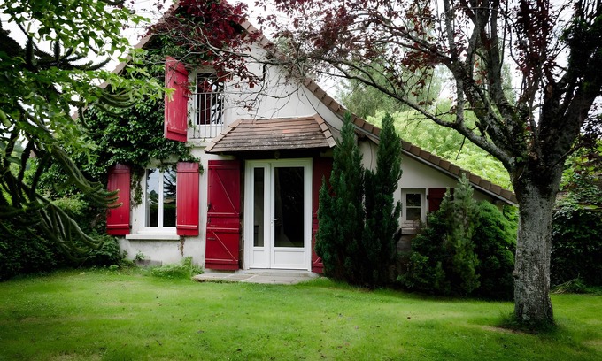 Payzac House | Holiday Home 'Gites De Groupe Pour 24 Personnes' with Private Pool, Private Terrace and Wi-Fi