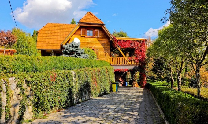 Donja Voca House | Holiday Home Grga with Jacuzzi and swimming pool