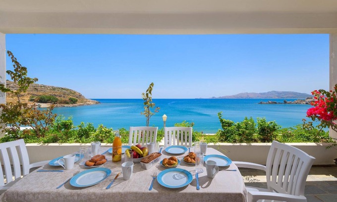 Haraki House | Holiday Home 'Haraki Sea View Luxury House' with Sea View, Wi-Fi and Air Conditioning