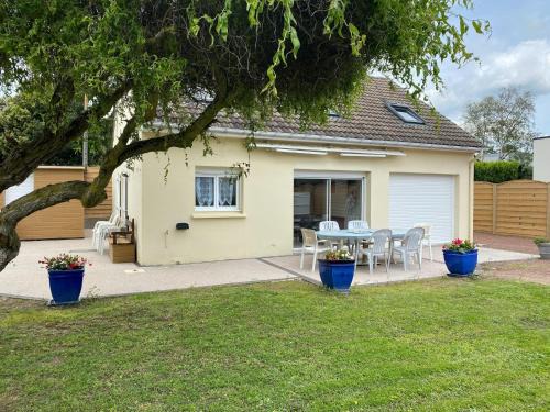 Saint-Pair-sur-Mer House | Holiday Home in Kairon near the Beach