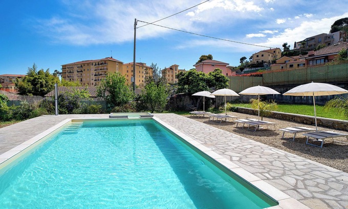 Imperia House | Holiday Home 'Il Gattino Di Porto Appartamento 3' with Shared Pool, Wi-Fi and Air Conditioning