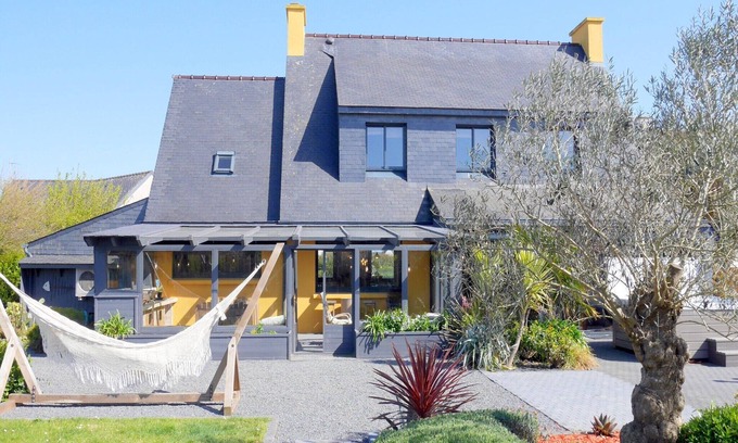 Guisseny House | Holiday Home in Guisseny with Jacuzzi & Beach