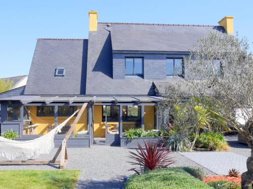 Guisseny House | Holiday Home in Guisseny with Jacuzzi & Beach