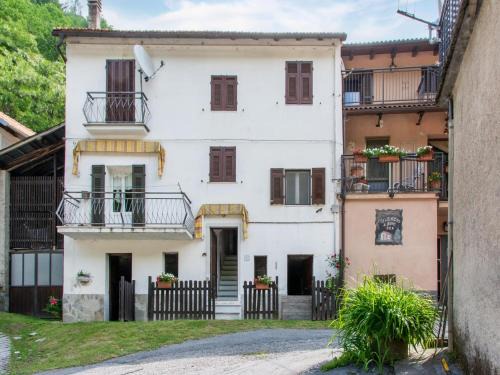 Calizzano House | Holiday Home in Liguria near Barbottina Forest