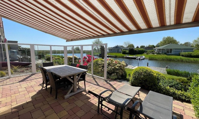 Makkum House | Holiday home in Makkum Terrace and sauna