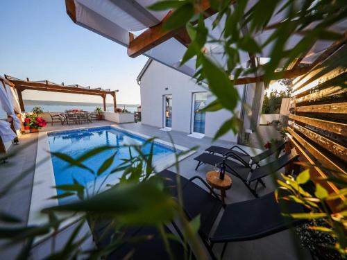 Maslenica House | Holiday Home in Maslenica with Sea View