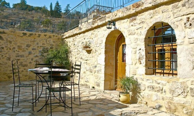 Apokoronas House | Holiday home in VAFes with terrace