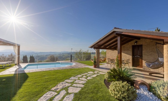 Terre Roveresche Villa | Holiday home with pool and air conditioning in Le Marche, 20 minutes from the Adriatic Sea