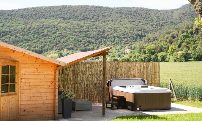 Beguda House | Holiday Home 'La Caseta' with Mountain View, Wi-Fi and Air Conditioning