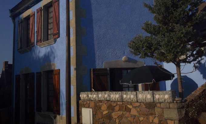 Loguivy House | Holiday Home 'La Maison Bleu De Loguivy De La Mer' with Private Terrace