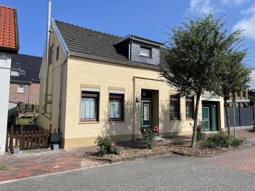 Varel House | Holiday home Laena ground floor