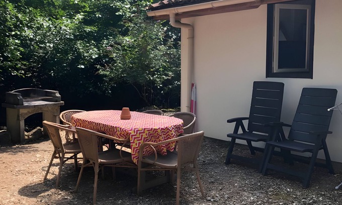 Varaignes House | Holiday Home 'Le Martin Pêcheur' with Shared Pool, Private Terrace and Shared Garden