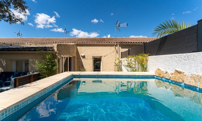 Uchaud House | Holiday Home 'Loft Des Cigales' with Private Pool and Private Terrace