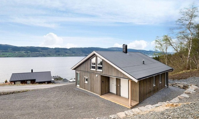 Gjemnes Municipality House | Holiday home "Log cabin by the fjord"