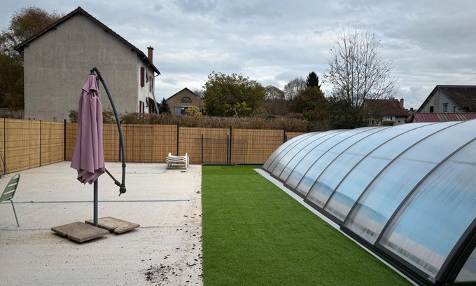 Messeix House | Holiday Home 'Maison De Vacances' with Private Pool, Private Garden and Wi-Fi