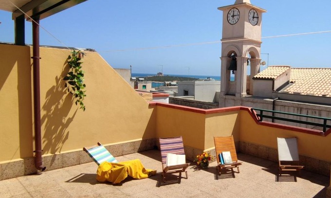 Portopalo di Capo Passero House | Holiday Home MarEmi Portopalo by Interhome