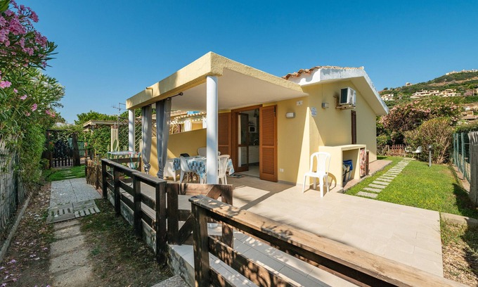 Costa Rei House | Holiday Home 'Matteo' with Private Terrace and Air Conditioning