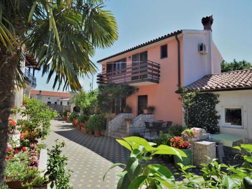Foli House | Holiday Home Milka 1 by Interhome
