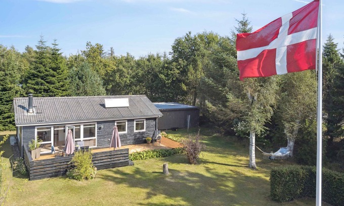 Hou House | Holiday home – near beach, harbour and nature