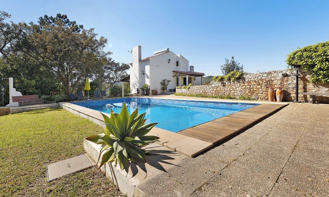 Vila Nogueira de Azeitao House | Holiday Home 'Quinta La Rabide' with Mountain View, Wi-Fi and Air Conditioning