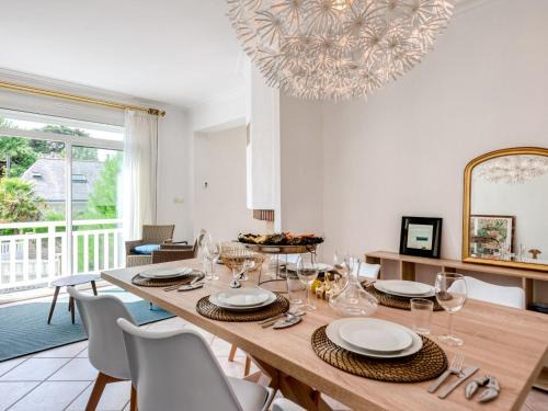 Carnac House | Holiday Home Rayon de soleil by Interhome