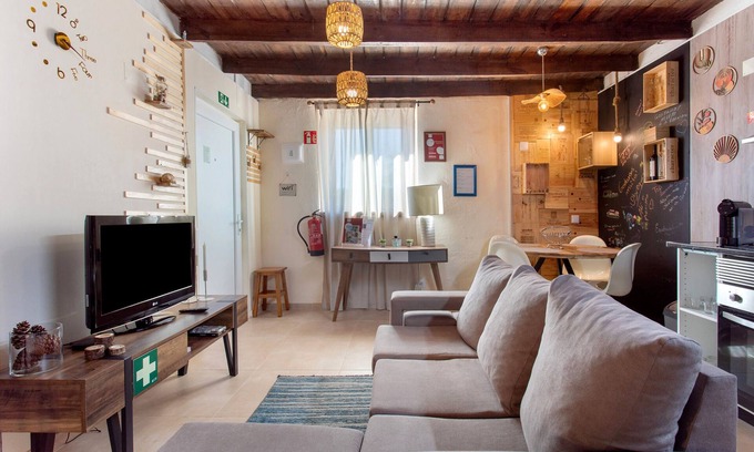 Carrico House | Holiday Home 'Recanto Do Pinhal E Mar' with Private Terrace and Wi-Fi