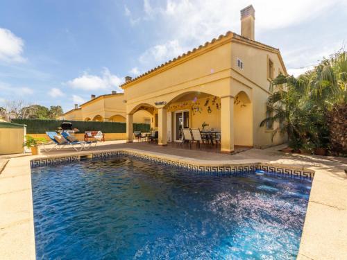 Riumar House | Holiday Home Sargantana by Interhome