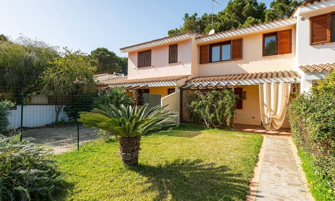 Porto Pino House | Holiday Home 'Sole E Mare' with Private Terrace, Private Garden and Air Conditioning