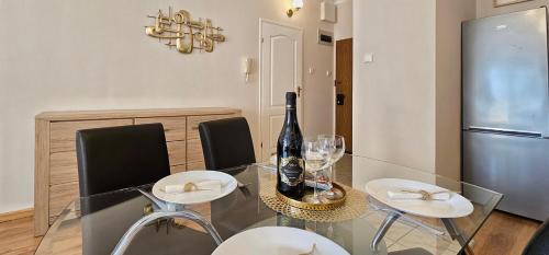 Miedzyzdroje Apartment | HOLIDAY HOME Statek 210 z sypialnią i dwoma balkonami 100m od plaży