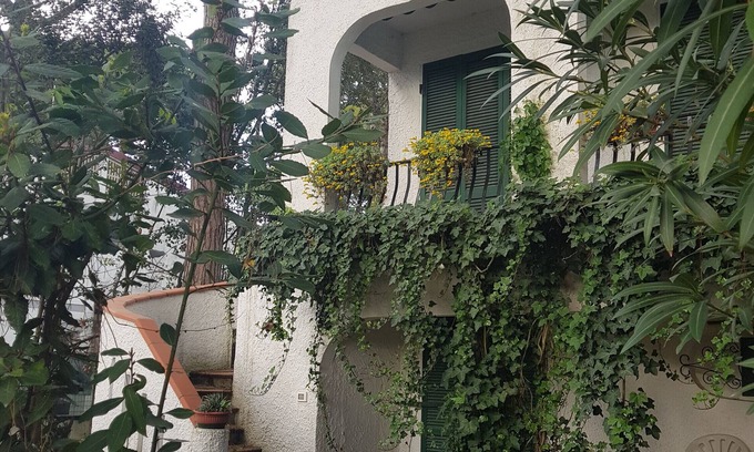 Lido di Spina House | Holiday Home 'Su 3 Piani Con Giardino' with Private Garden, Balcony and Wi-Fi