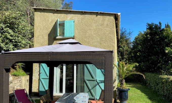 San-Giuliano House | Holiday Home 'Terra Rossa' with Private Terrace and Air Conditioning