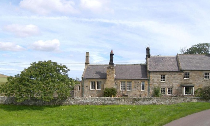 South Charlton House | Holiday Home The Old School by Interhome