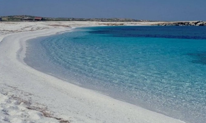 Torre Grande House | Holiday Home 'Town House Sardinia Torregrande' with Private Garden and Air Conditioning