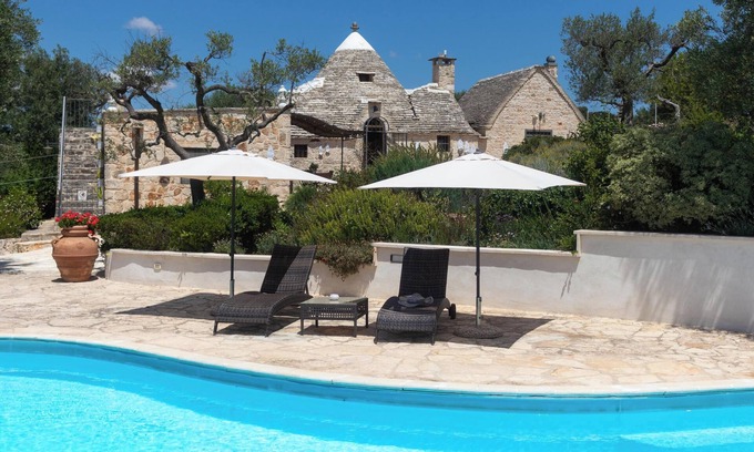 Alberobello House | Holiday Home Trullo Nurillo with Pool & Wi-Fi