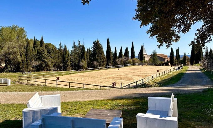 Quarante House | Holiday Home 'Villa Des Vignes Et Spa' with Private Terrace, Wi-Fi and Air Conditioning