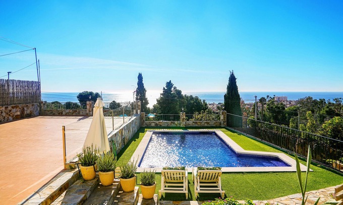 Barcelona House | Holiday Home 'Villa Mar' with Sea Views, Private Pool and Wi-Fi