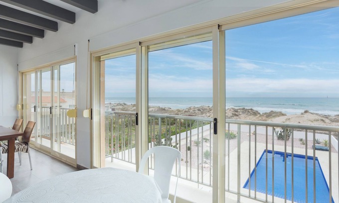 Molinell House | Holiday Home 'Villa Rosa 2' with Sea View, Wi-Fi and Air Conditioning