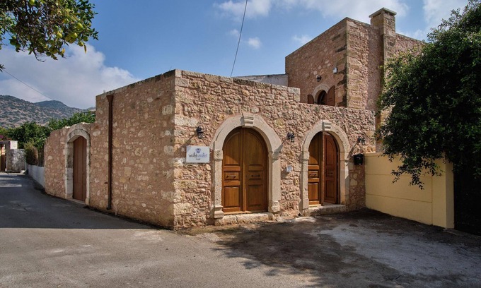 Melidoni House | Holiday home with mountain view