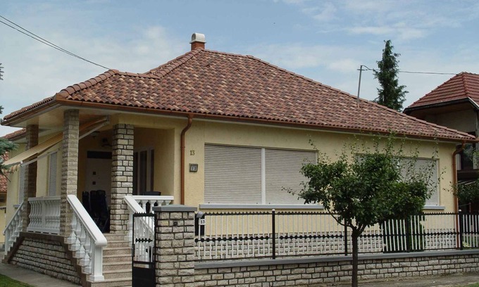 Balatonszarszo House | Holiday home with terrace and air conditioning