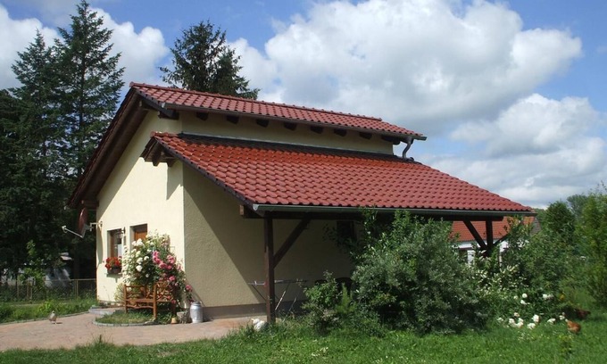 Kienitz House | Holiday home with barbecue, terrace and garden