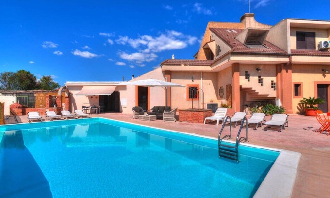 Syracuse House | Holiday home with private pool, Florida