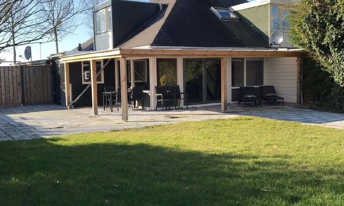 Stavenisse House | Holiday home with wallbox