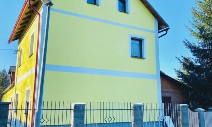 Cesky Jiretin House | Holiday Home Yellow House