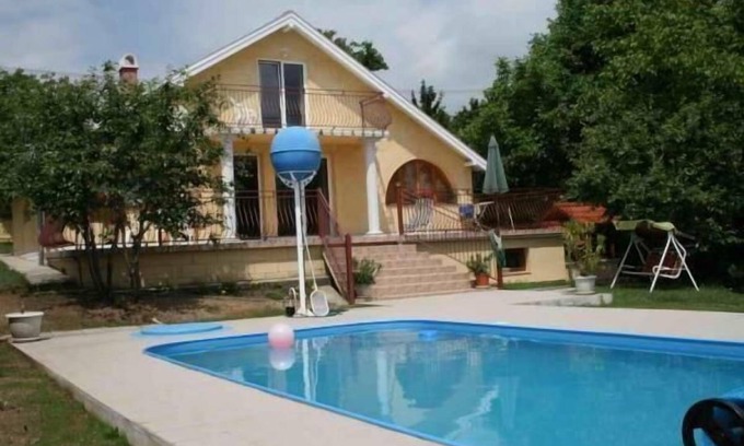 Sukoro House | holiday home "Zonnehuis" with private swimming pool