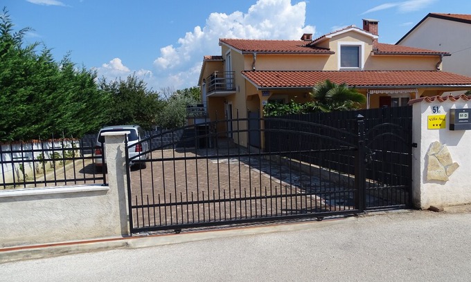Kastel House | Holiday house Buje for 1 - 9 persons with 4 bedrooms - Holiday home