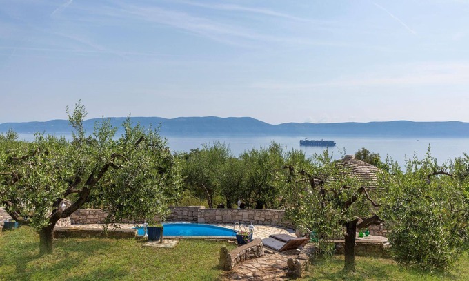 Drenje House | Holiday house Drenje for 1 - 4 persons with 3 bedrooms - Twin house