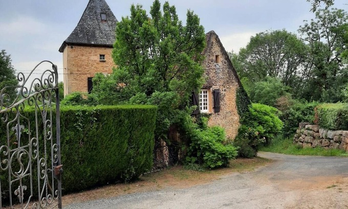 Saint-Julien-de-Lampon House | Holiday house for 6 persons + 4 children approx. 250 qm in Saint-Julien-de-Lampon, Aquitaine (Dordogne)