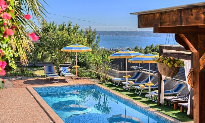Kastel Sucurac House | Holiday house Kaštel Sućurac for 1 - 8 persons with 3 bedrooms - Holiday house