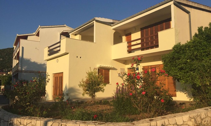 Peracko Blato House | Holiday house " Katy" on Bacina Lakes