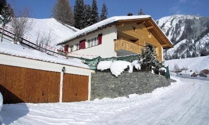 Litziruti Ski Chalet | Holiday house Langwies for 1 - 8 persons with 5 bedrooms - Chalet